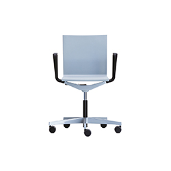 .04 studio chair CG-A1535